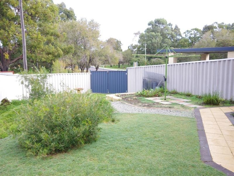 2b Templeton Crescent, Girrawheen WA 6064