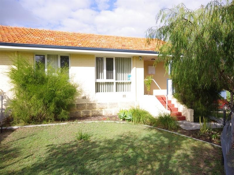 2b Templeton Crescent, Girrawheen WA 6064