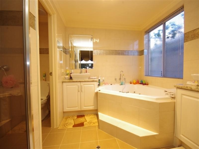 8 Romaine Loop, Darch WA 6065