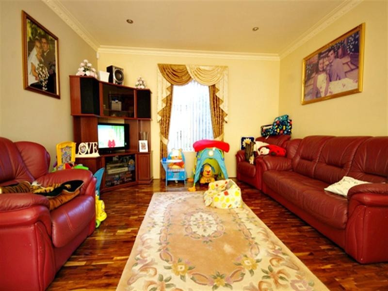 8 Romaine Loop, Darch WA 6065