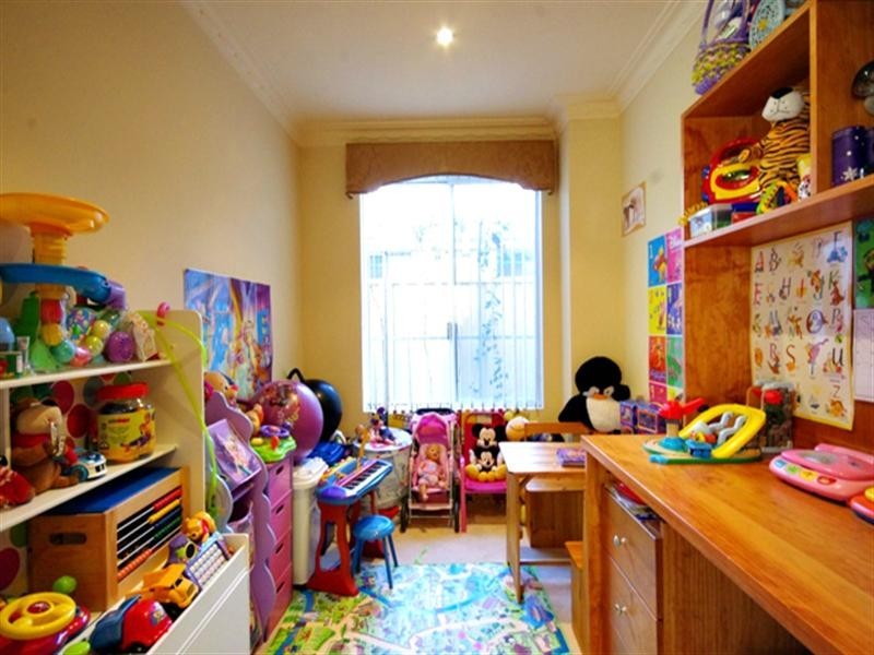 8 Romaine Loop, Darch WA 6065