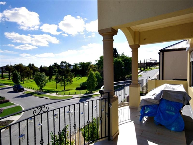 8 Romaine Loop, Darch WA 6065