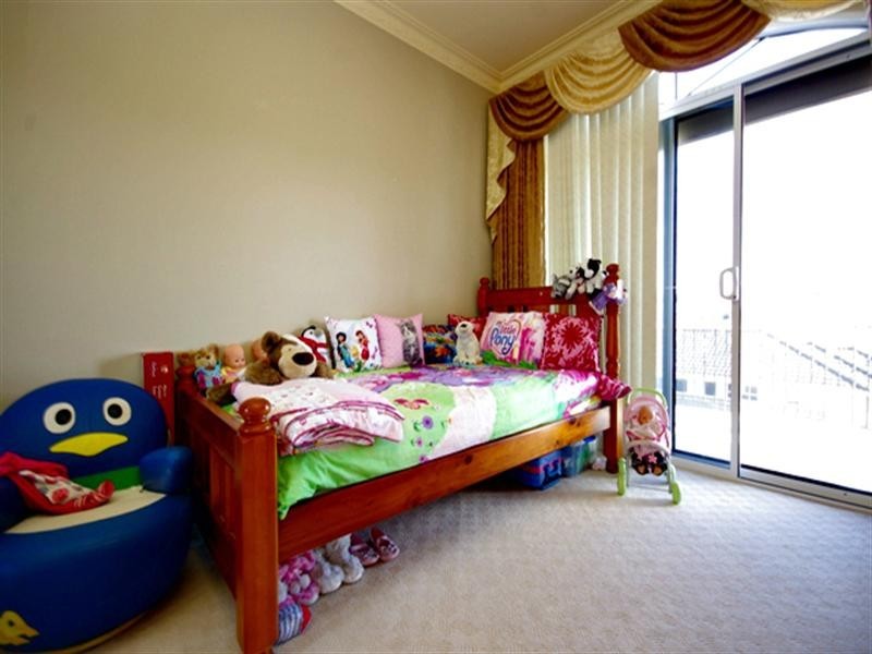 8 Romaine Loop, Darch WA 6065