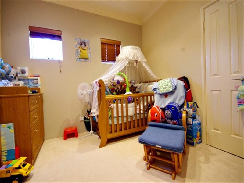 8 Romaine Loop, Darch WA 6065