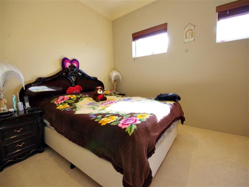 8 Romaine Loop, Darch WA 6065