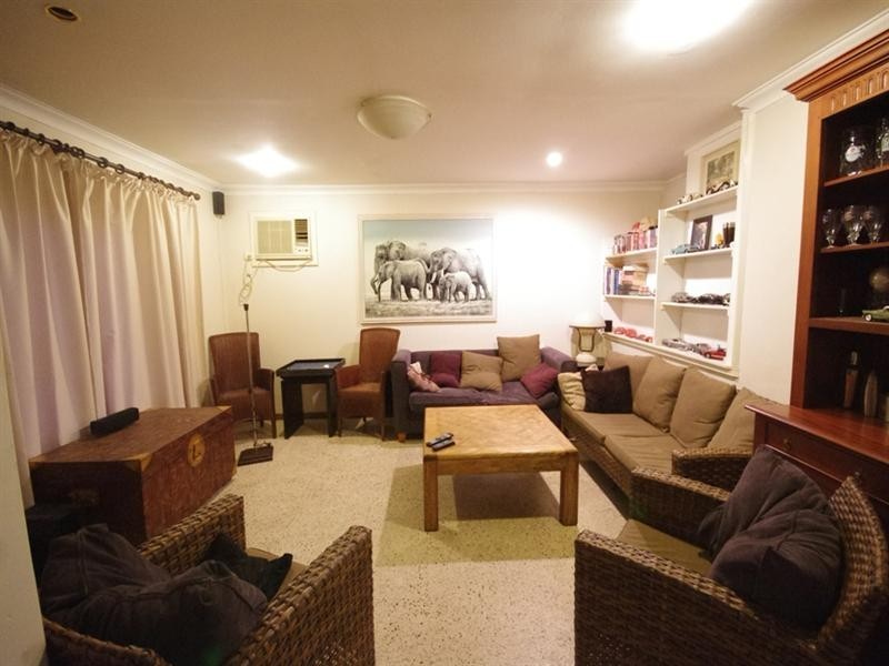 10 Gameson Way, Girrawheen WA 6064