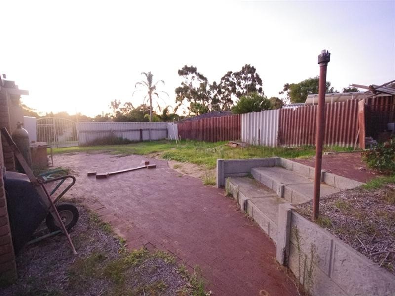 10 Gameson Way, Girrawheen WA 6064