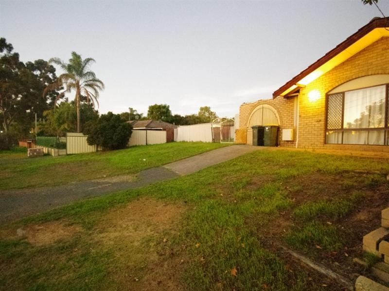10 Gameson Way, Girrawheen WA 6064