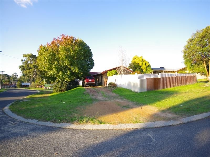 10 Gameson Way, Girrawheen WA 6064