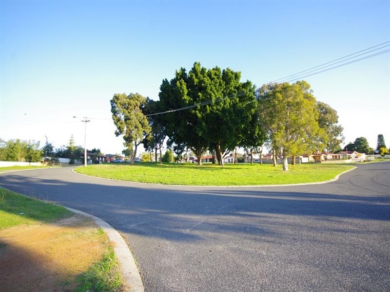 10 Gameson Way, Girrawheen WA 6064