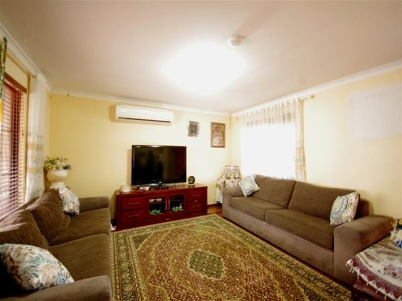 15 Pelham Way, Girrawheen WA 6064