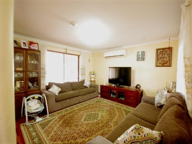 15 Pelham Way, Girrawheen WA 6064