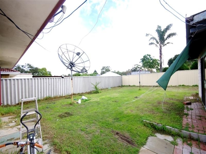 15 Pelham Way, Girrawheen WA 6064