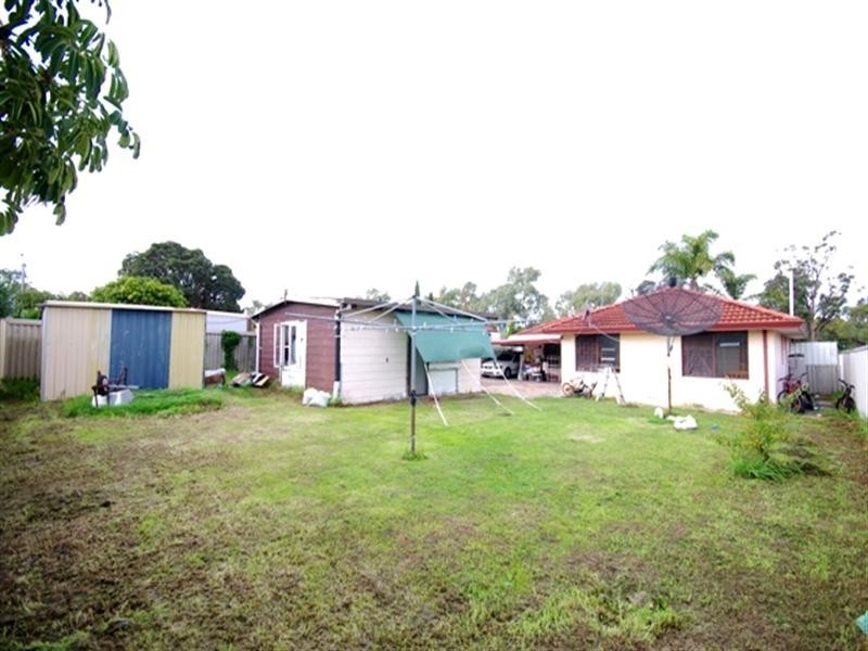 15 Pelham Way, Girrawheen WA 6064