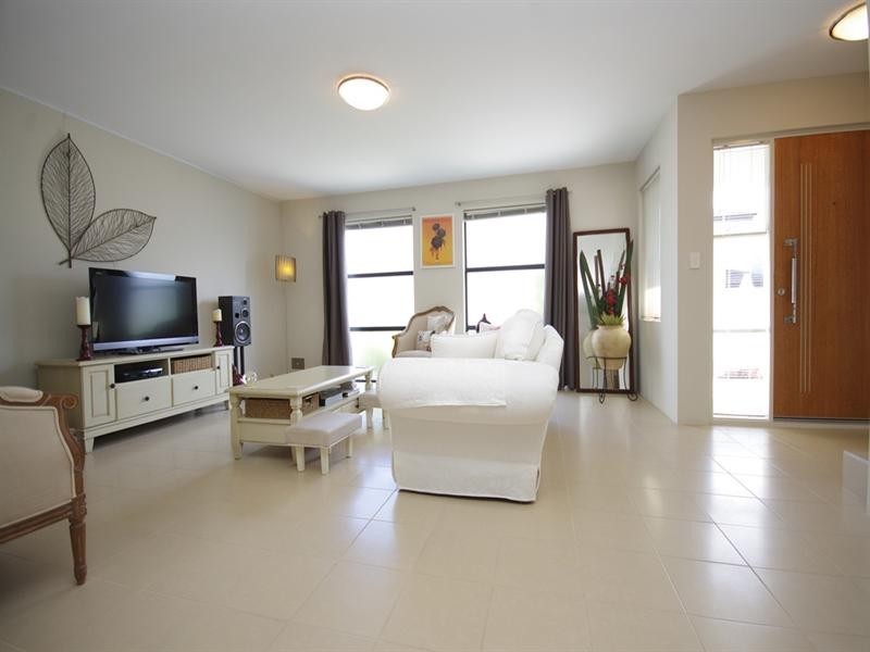 18b Ravenswood Drive, Nollamara WA 6061