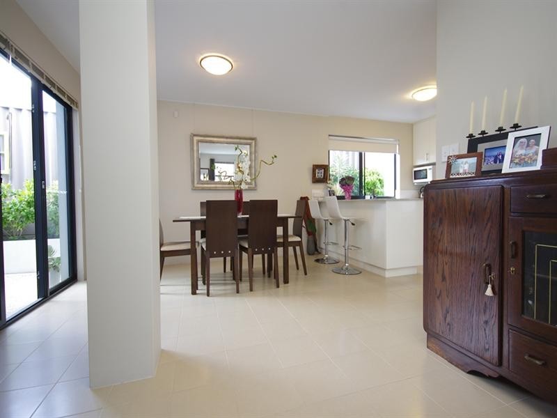 18b Ravenswood Drive, Nollamara WA 6061