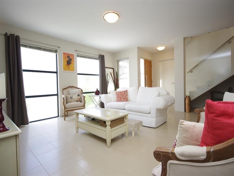 18b Ravenswood Drive, Nollamara WA 6061