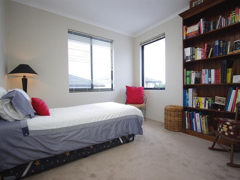 18b Ravenswood Drive, Nollamara WA 6061