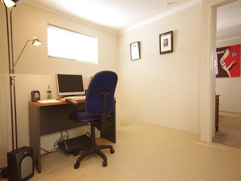 18b Ravenswood Drive, Nollamara WA 6061