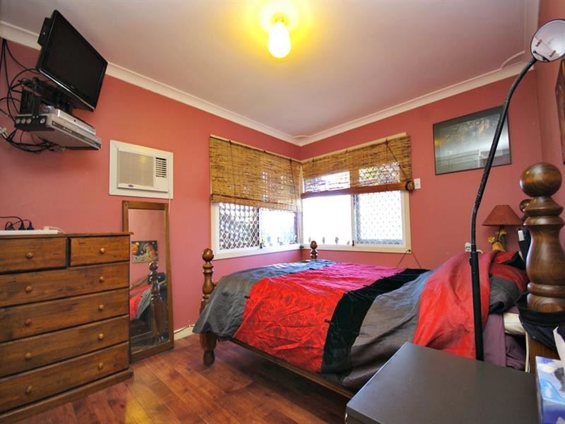 22 Roydon Way, Girrawheen WA 6064