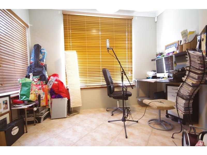 17 Ungaroo Road, Westminster WA 6061