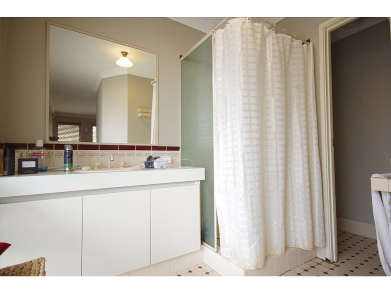 17 Ungaroo Road, Westminster WA 6061