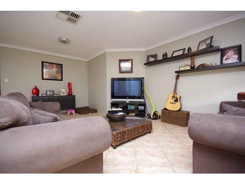 17 Ungaroo Road, Westminster WA 6061