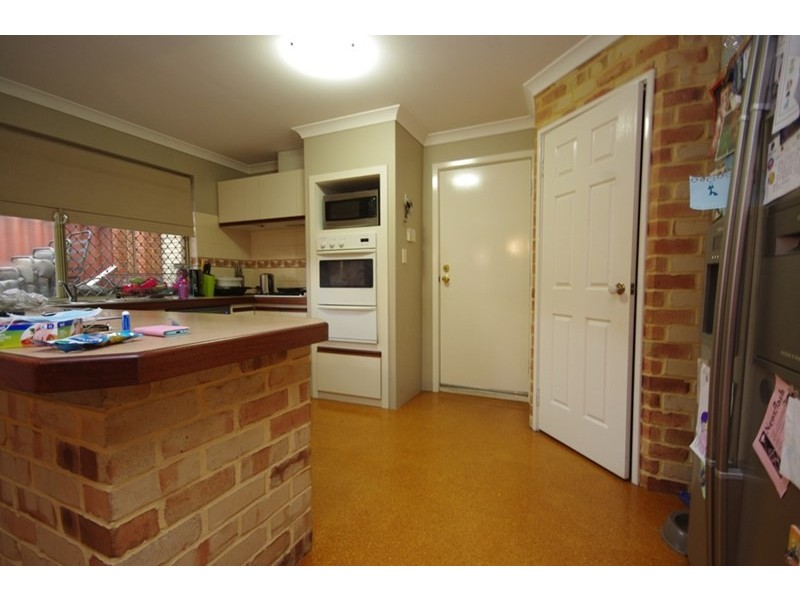 17 Ungaroo Road, Westminster WA 6061