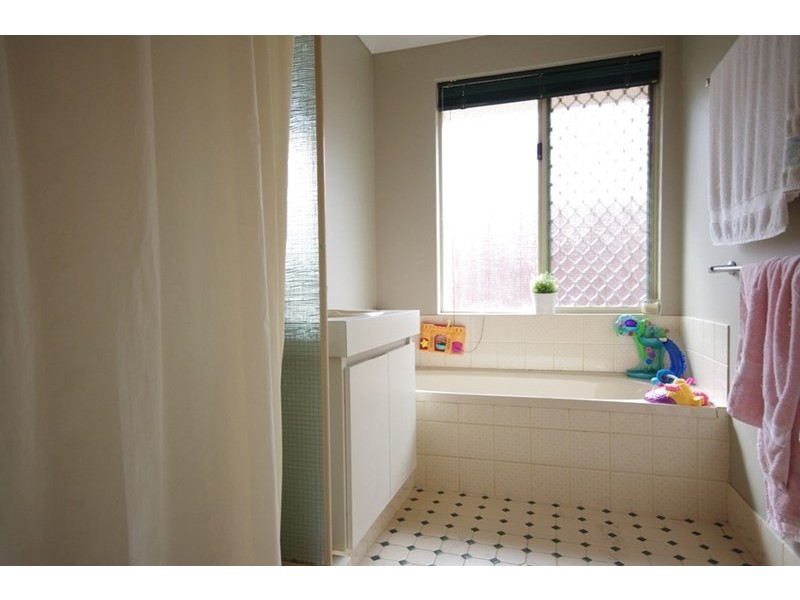 17 Ungaroo Road, Westminster WA 6061