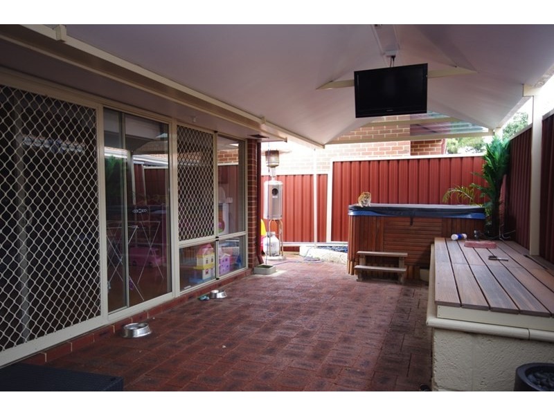 17 Ungaroo Road, Westminster WA 6061