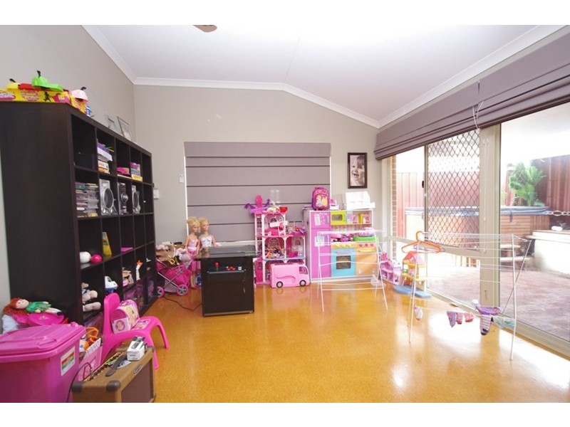 17 Ungaroo Road, Westminster WA 6061