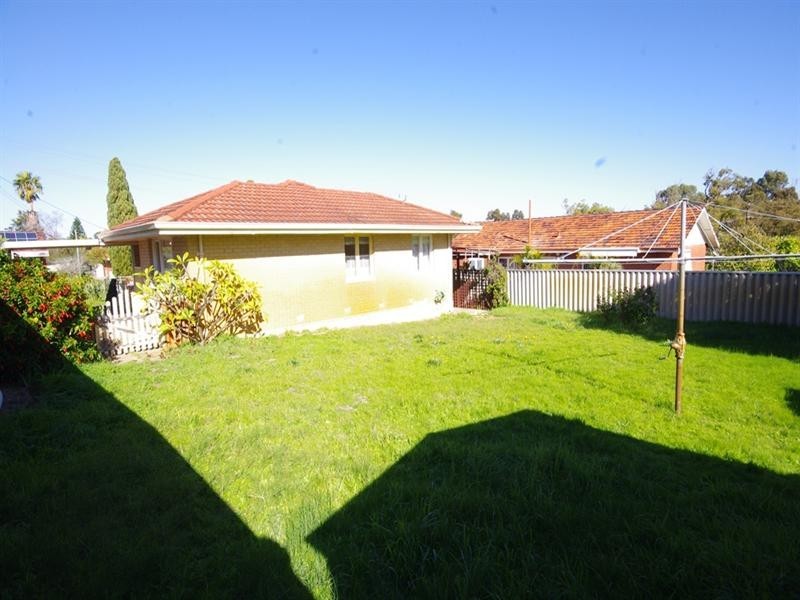 7 Templeton Crescent, Girrawheen WA 6064
