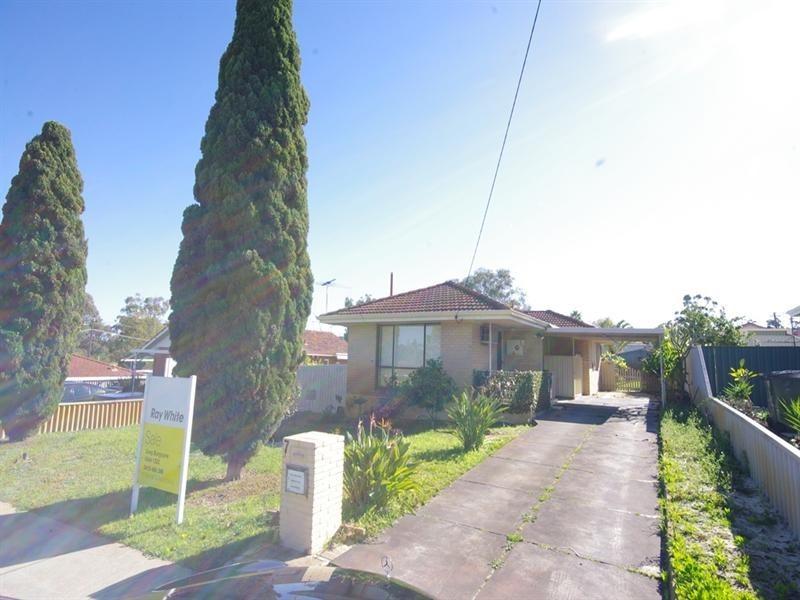 7 Templeton Crescent, Girrawheen WA 6064