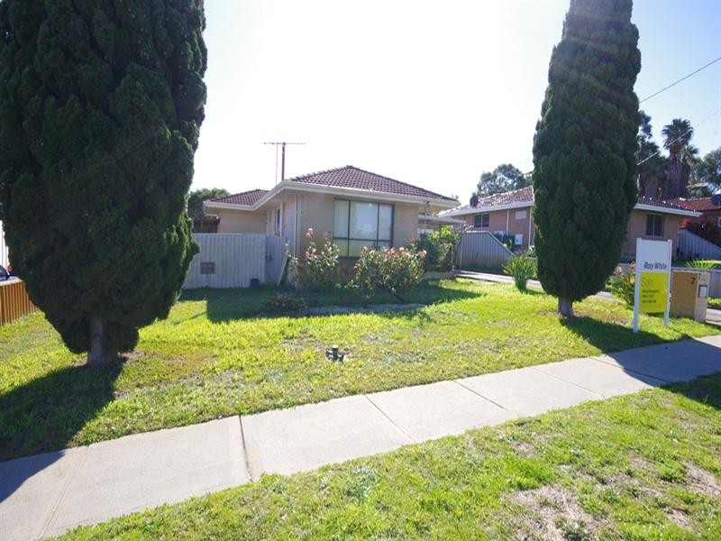7 Templeton Crescent, Girrawheen WA 6064