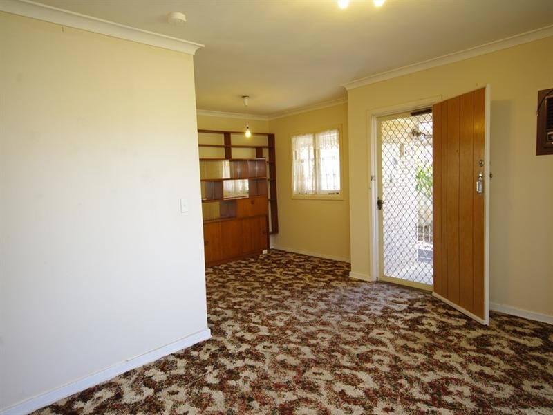 7 Templeton Crescent, Girrawheen WA 6064