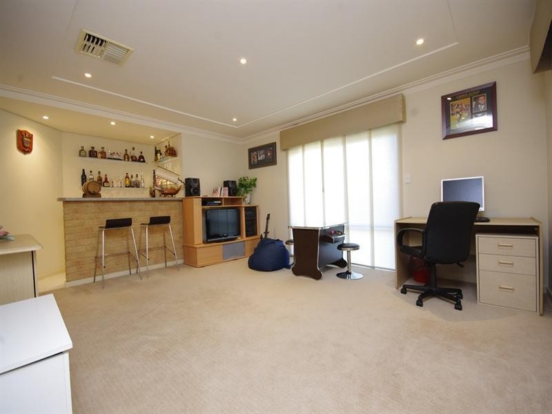 22 Bredgar Way, Marangaroo WA 6064