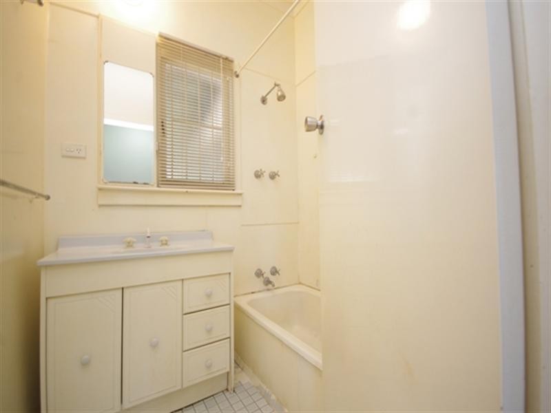 8 Deering Street, Westminster WA 6061