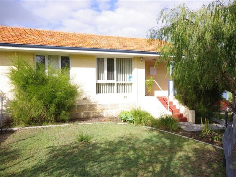 2B Templeton Crescent, Girrawheen WA 6064