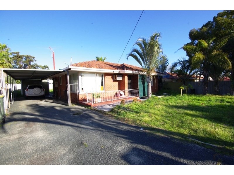 64 Amberton Avenue, Girrawheen WA 6064