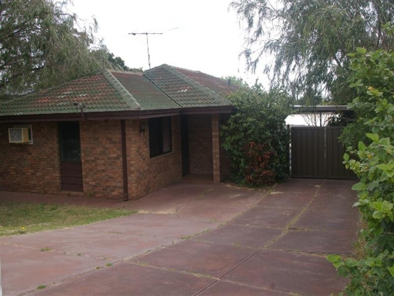 14 Roxwell Way, Girrawheen WA 6064