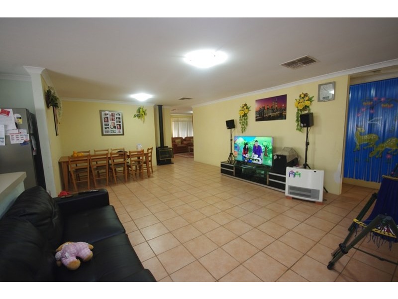 31 Guadalupe Drive, Ballajura WA 6066