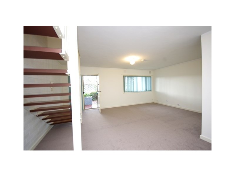 8/22 Manolas Way, Girrawheen WA 6064