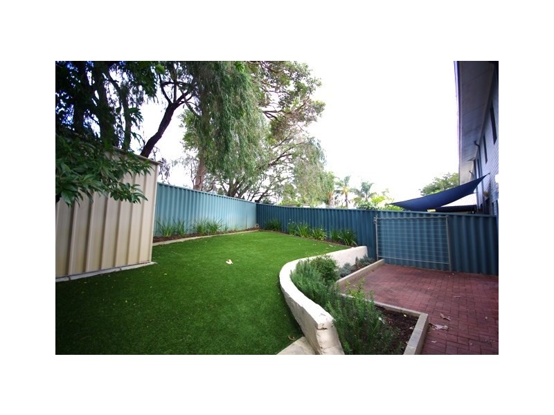 8/22 Manolas Way, Girrawheen WA 6064