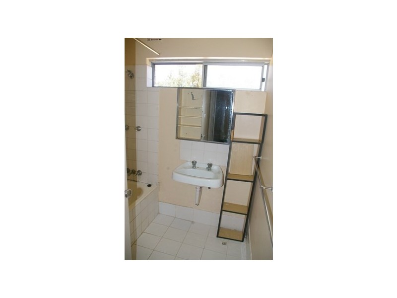 16E Wardlow Way, Balga WA 6061