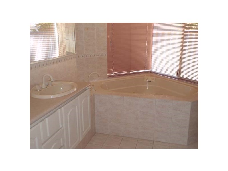 41 Adelphi Court, Marangaroo WA 6064