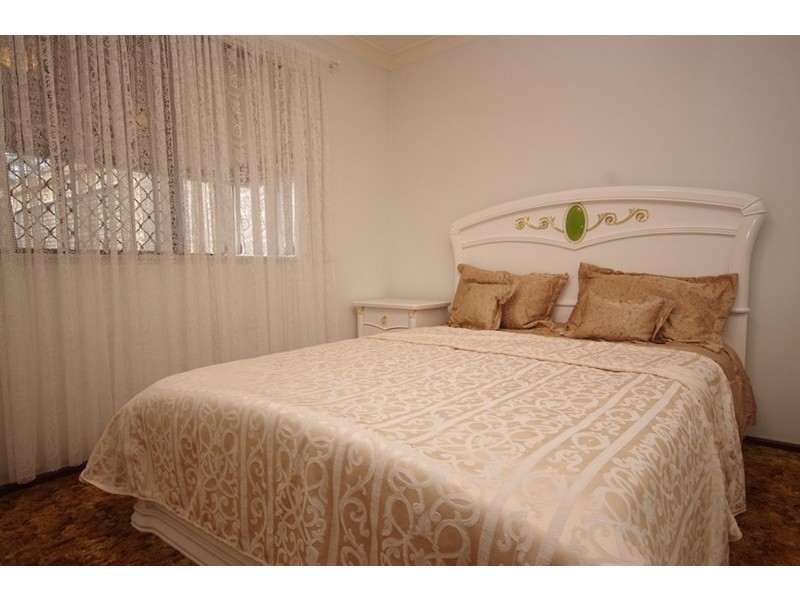 10 Reeves Court, Westminster WA 6061