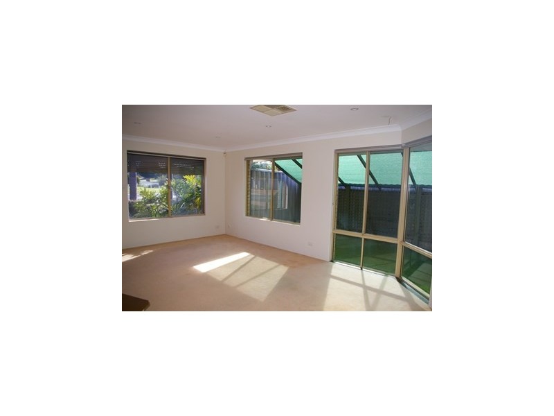 12 Jefferson Drive, Marangaroo WA 6064