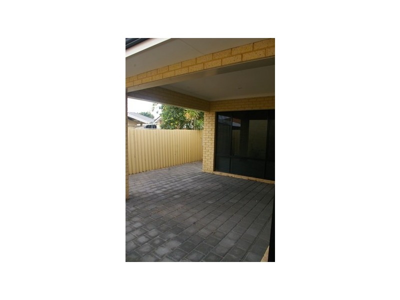 32B Woodchester Road, Nollamara WA 6061