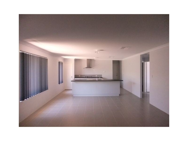 5 Vandia Pass, Madeley WA 6065