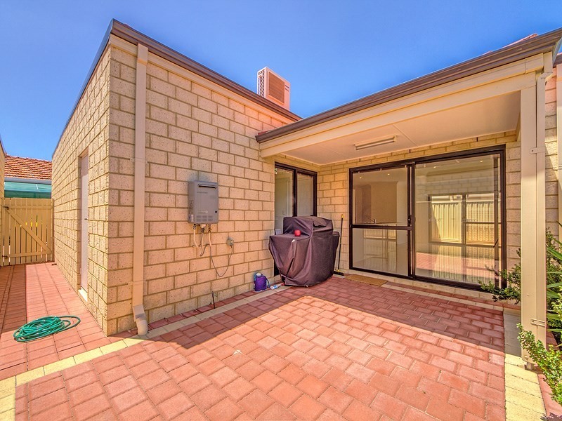 152b Ravenswood Drive, Nollamara WA 6061